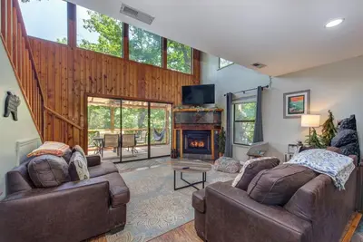 Image de *Perfect 2bd Family Getaway! Treehouse + Arcade*