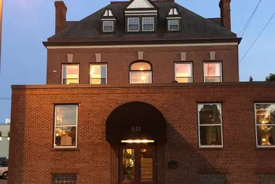 Image de 1880's Mansion with 3 Fireplaces, 12 bedrooms, Downtown historic area