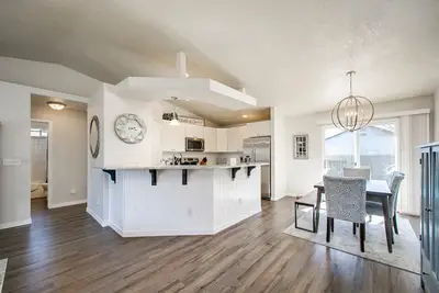 Image de #HabitueHomes - True Blue Family Home - Near Park!