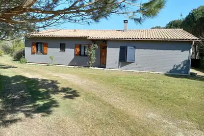 Image de Maison au Calme sur 3300 m² de Terrain Arboré, Avec Terrasse Couverte