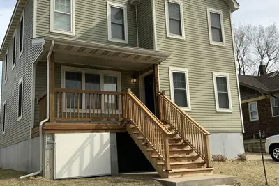 Image de 6 bedrooms 2ba, 2, 230 Sqft 2 story home in downtown St Paul.