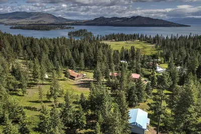 Image de Clear Creek Blue Cabin w/ lake access & 9 acres!