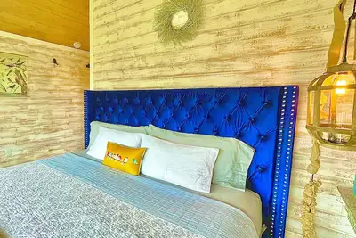 Image de Romantic Treehouse Studio Suite overlooking the Texas Hill Country