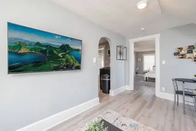 Image de Vibrant 1bd 1ba / Stay near Cox Hospital