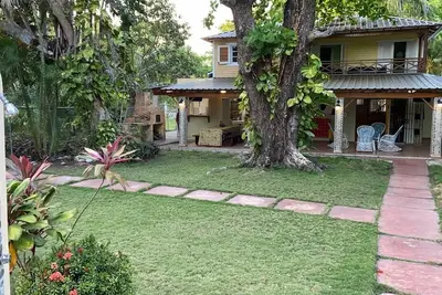 Image de maison de campagne sur le bord de mer.