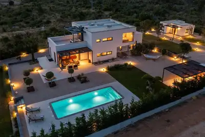 Image de Superbe maison à Dubrava avec sauna