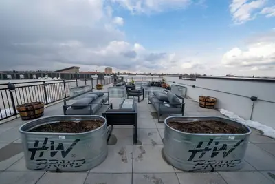 Luxury Condo - Pet Friendly - Executive Rental