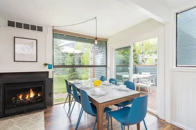 Image de Lodge Life | Short Walk to Ski, Grocery | Hot Tub, Deck