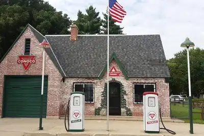 Image de The Philing Station:  Restored 1920's Gas Station. A retro vacation rental!