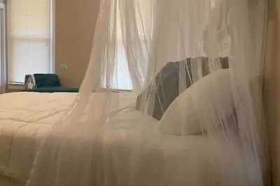 Luxury Victorian King Bed Home: No Cleaning Fee