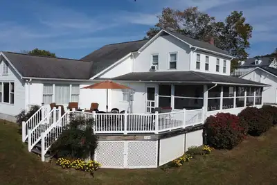 Image de Luxurious country home. 120 acres. 5 Bedrooms. Basement game room. Fitness Rm.