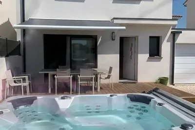 Image de Villa avec spa tout confort 2 chambres 4 personnes