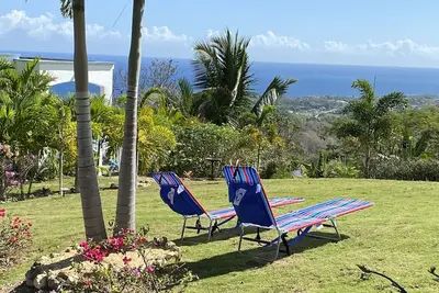 Image de Hilltop Studio with ocean views, free daily breakfast and airport pickup.