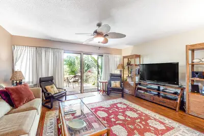 Image de Ground-floor condo with tropical lanai, lagoon pool, Ac & W/D - beaches await