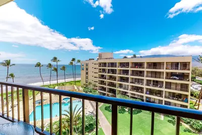 Image de Ocean-view Sugar Beach Resort condo overlooking pool, hot tub & beach access