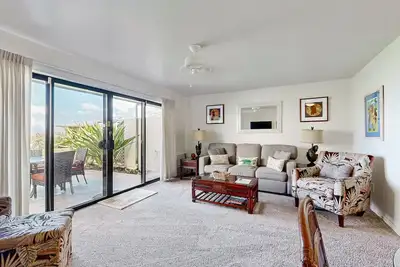 Image de Luxury escape with Ac, pools & hot tub - close to beaches