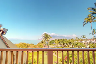 Image de Top-tier getaway with pools, grill & hot tub - the waves await