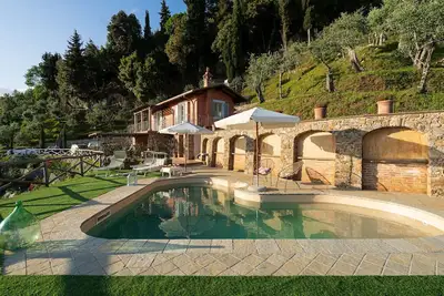 Image de Villa \"Il Grillo\", privacy in the hills, private pool and panoramic view.