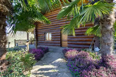 Image de Chalet confortable au bord d'un étang à Dussac
