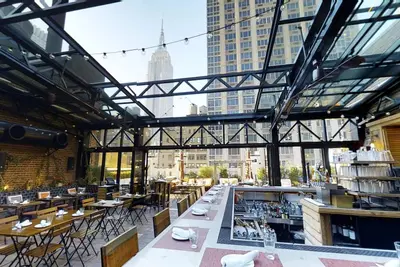 Image de A Trip To The Most Vibrant City! 2 Serene Units, Near 5th Avenue!