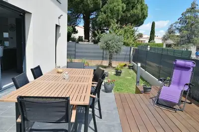 Image de maison avec jardin au calme