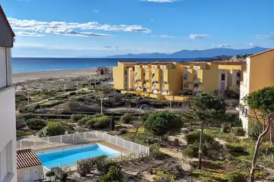 Image de Vue mer/montagne/parc, accès direct plage, parking, très calme.