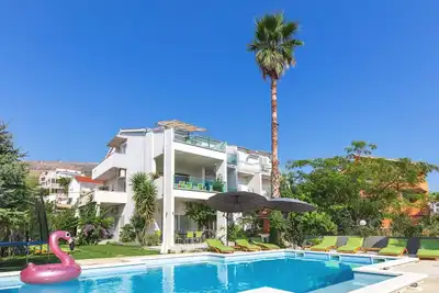 Image de Charming villa apartment, private pool, huge garden, perfect for friends & family