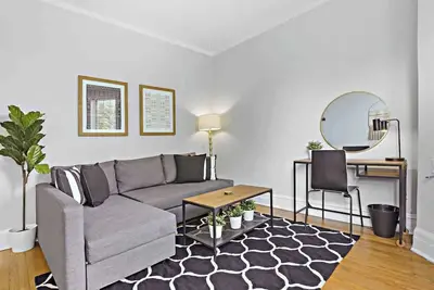 Image de 2br Apartment near Diner, Shops & Wrigley Field