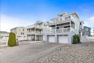 Image de Summer Peak Weeks Available\nOceanside 4 Bdm Steps Off Beach, Sleeps 15