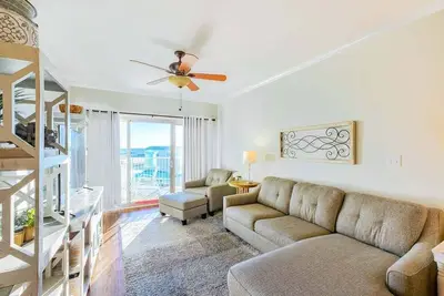 Image de 2 Bedroom/2 Bathroom Condo Directly on the Beach