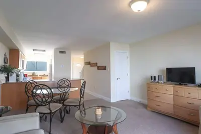 Image de Beautiful 2 Bd/ 1. 5 Bth 2-Story Condo
