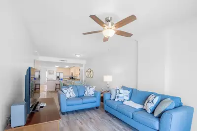 Image de Beautiful 2 Bedroom / 2 Bathroom Condo
