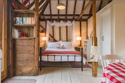 The Granary by Bloom Stays - cute lodge sleeps 2 guests  in 1 bedroom