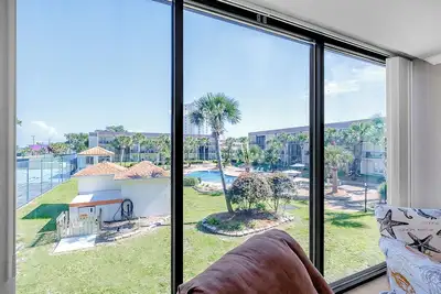 Beautiful 2Bed \/ 2Bath 2nd Floor Unit in Walking Distance to Beach Ocv D202