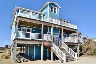 Image de Ocean views, community pool, and hot tub await you at Seaquil,