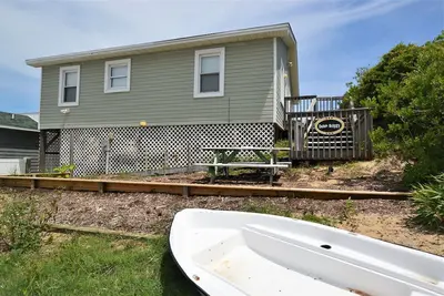 Image de Perched atop the dune and great ocean views!