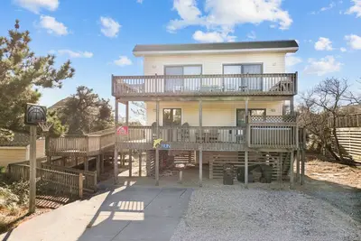 Dolphin Run is a comfortable and cheerful vacation home for any famil