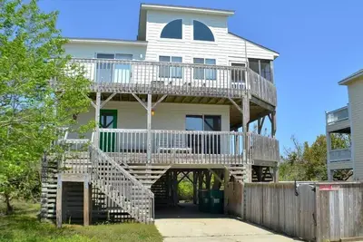 Image de Life is \"Just Ducky\" when you experience your Outer Banks vacation in this cozy cottage.