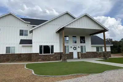 Image de Entertainment for Large Groups. Check it out! Too much to list. Can’t beat it! !