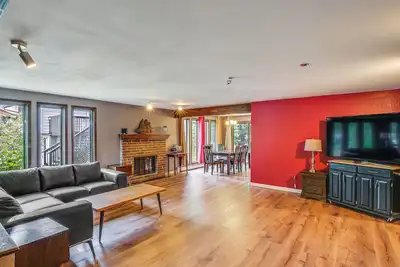 Image de Near Downtown & Fishing: Anchorage Escape!