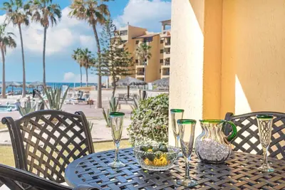 Image de Princesa E-102 The Sandbox Private Ground Floor Ocean Front Condo