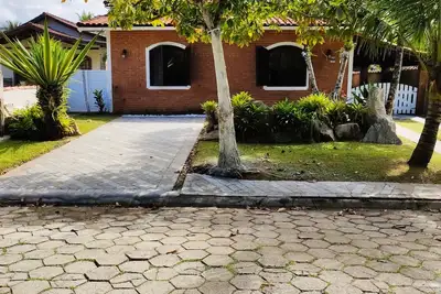 Beach house, leisure and security 150 km from São Paulo