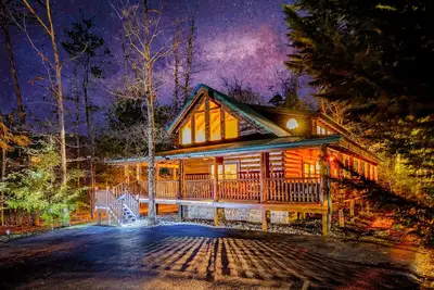 Image de Cozy Smoky Mountain Cabin with Hot Tub 🐶 Pet Friendly. ♥️