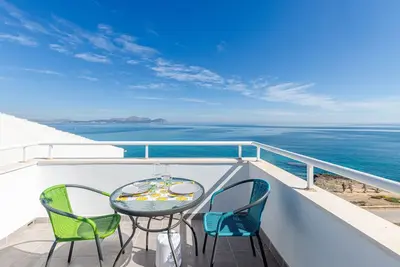 Image de YourHouse Monges, studio vue mer