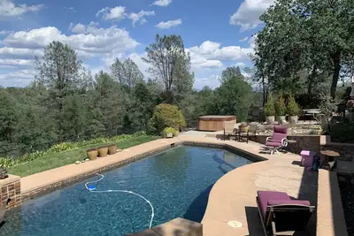 Image de Four-Bedroom Country Paradise, with Pool, Hot Tub, & Great Views, Close to Town.