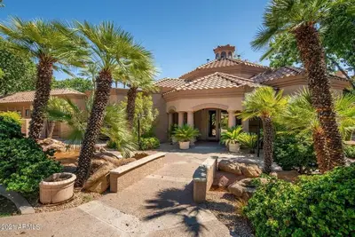 Image de Sought after North Scottsdale 3 Bedroom that sleeps 8! Pool, Spa, etc!