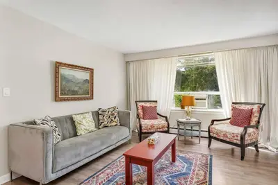 Image de Private 2Bdrm Newly Renovated - Furnished apt - U3