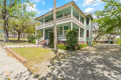 Image de Huge Historical Mansion for Groups Downtown Pensacola 1 Block from Palafox St