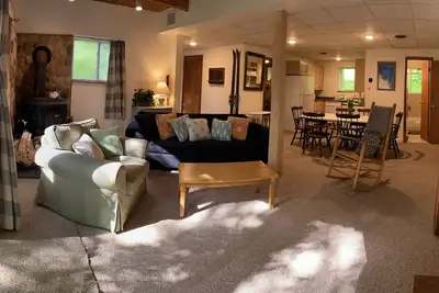 Image de 1 mile to Mt Snow, Pet friendly 2bdr clean