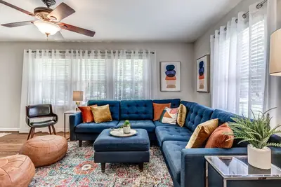 Image de Bit o' Raleigh Bungalow, 6 min drive to downtown